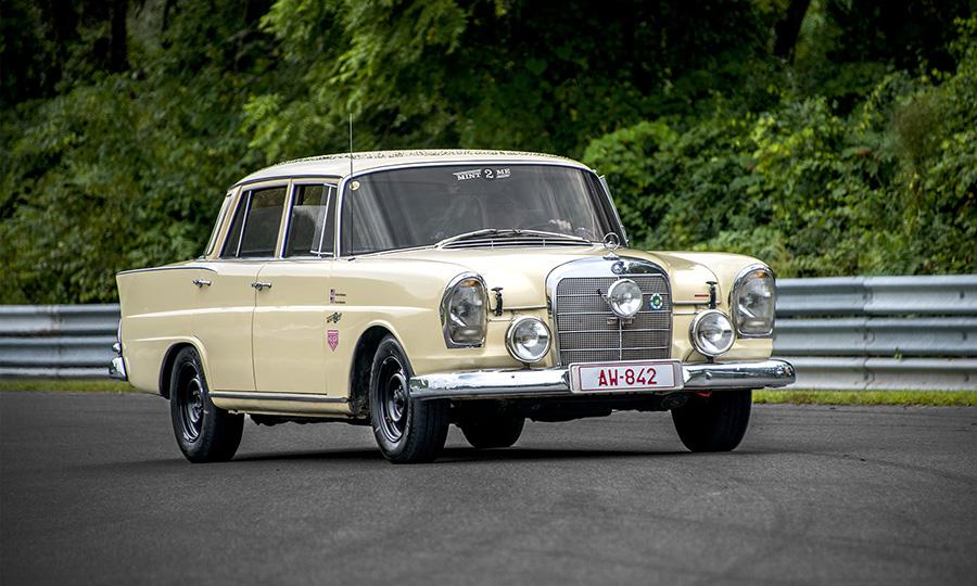 mercedes-benz-230s-10-most-memorable-classic-german-cars-of-2013-_20678746503_o.jpg